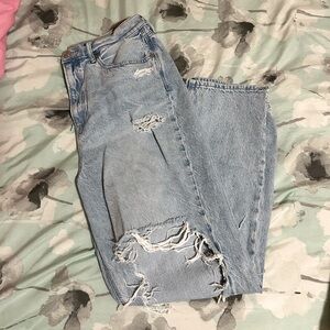 AE Lightwash Ripped Jeans